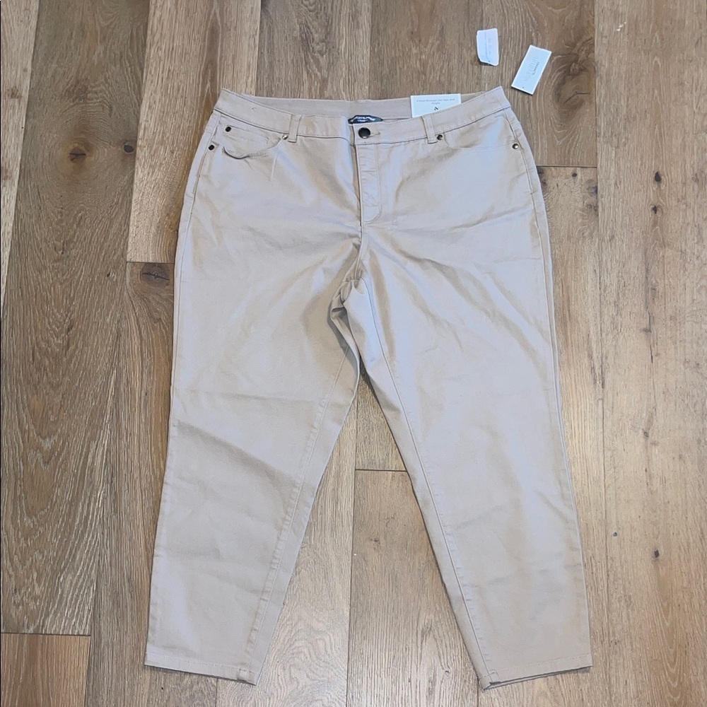 New Cj bank’s signature the perfect Jean ankle shaped fit mid rise tan pants